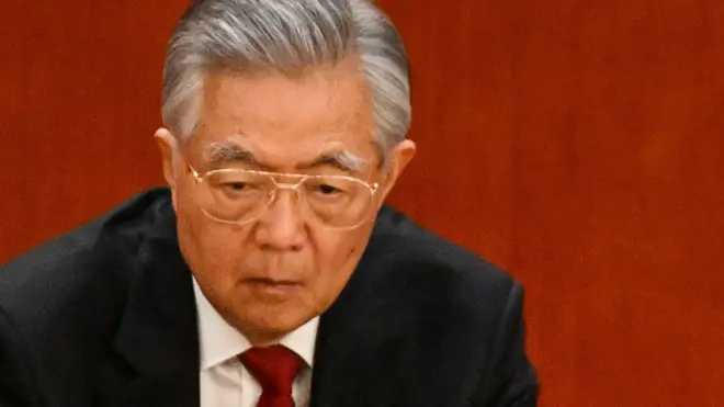 胡錦濤在北京人民大會堂中共二十大開幕式上拍手（16/10/2022）