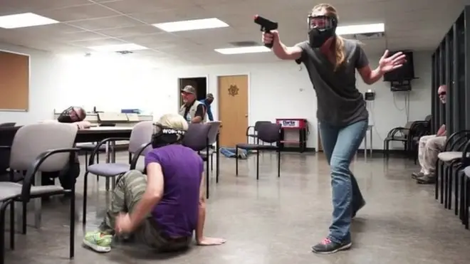 En algunos estados ya ya hay profesores armados que han recibido entrenamiento para lidiar con posibles atacantes. Foto: FASTER