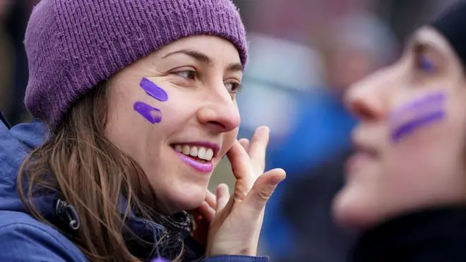 बेंगनी रंग अक्सर अंतरराष्ट्रीय महिला दिवस से जोड़कर देखा जाता है.