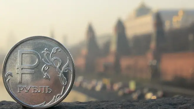 Если до 31 августа рубль останется на нынешнем уровне, то этот год станет первым за последние 10 лет, когда "проклятье" не сработало, говорят эксперты