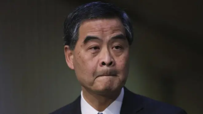 梁振英表示，因為家庭原因放棄參選下任香港特區行政長官。