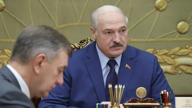 Во время совещания о санкциях Александр Лукашенко рассказал о шпионах на некоторых предприятиях, которые, по словам действующего лидера, работают на Запад