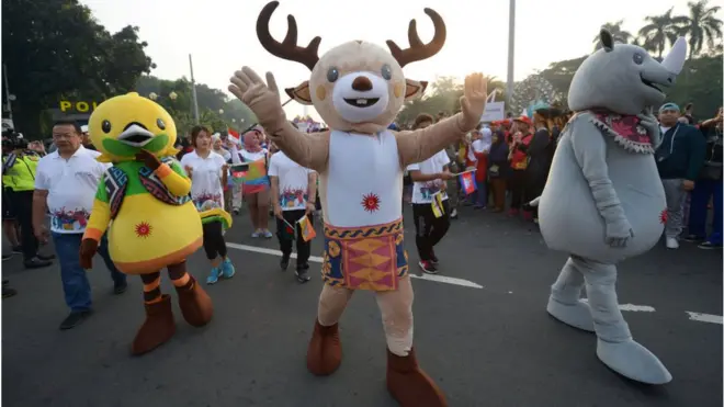 Para maskot Asian Games 2018 menyapa warga Jakarta, mei lalu.