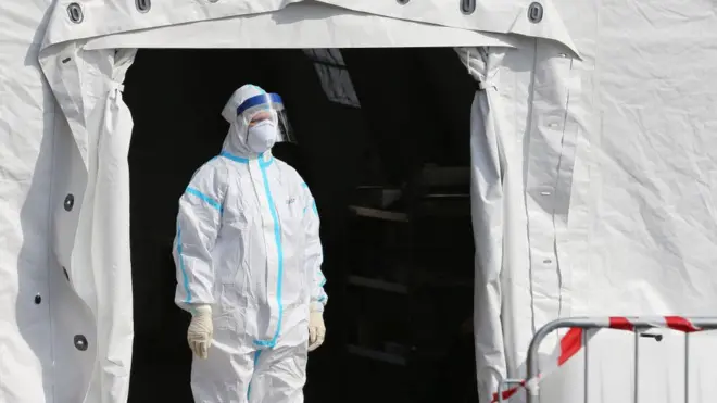 Коронавірус: незвичні способи боротьби з пандемією в різних країнах