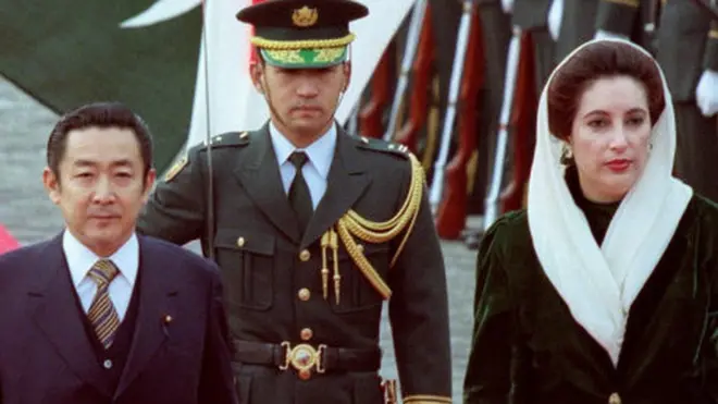 سنہ 1996 کے دورہ جاپان کے موقع پر دورانِ گفتگو ہماری وزیرِاعظم نے کہیں دریائے سندھ کی پلّا مچھلی کا ذکر کر دیا اور محترم میزبان سے مچھلی کا وعدہ کر بیٹھیں