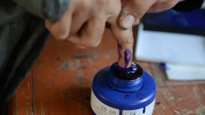 د افغانستان ټاکنو او ټاکنیزو شکایتونو کمیسون مسولینو نن کابل کې په یوه ګډه غونډه کې په دې اړه وویل، چې ټاکنو کې یې د شفافیت لپاره پر اتو مادو هوکړه کړې.