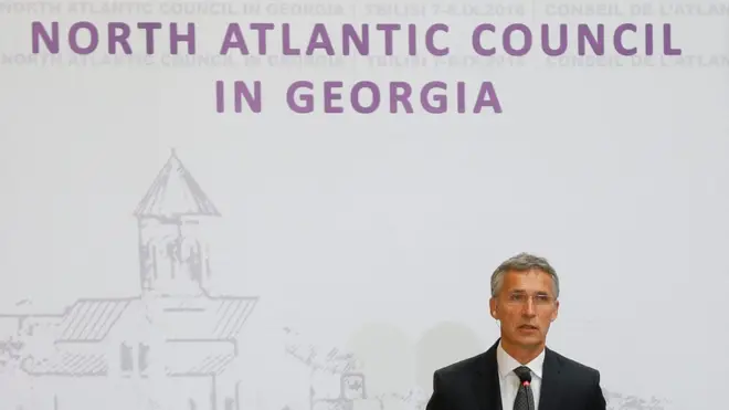 Генсек НАТО Столтенберг выступает в Тбилиси