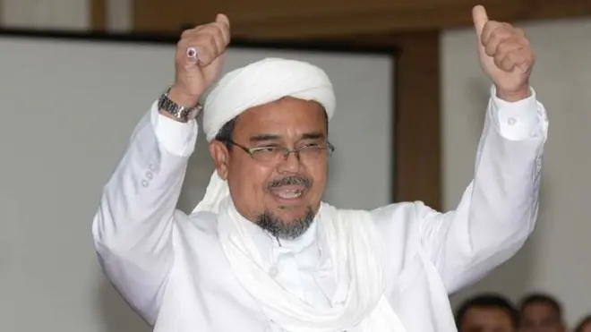 رزیق شہاب اس سال فروری میں جکارتہ کے سابق گورنر بسوکی تجھاجہ پرنام کے خلاف عدالت میں جاری سماعت کے دوران