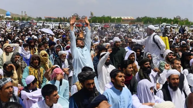 که څه هم افغان حکومت د کورونا وېروس د مخنیوي پخاطر د خلکو پر هر ډول ګڼې ګوڼې بندیز لګولی، خو ښکاري چې خلک د حکومت او روغتیايي چارواکو سپارښتنې جدي نه ګڼي.