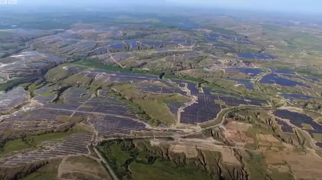 Сонячна ферма на воді