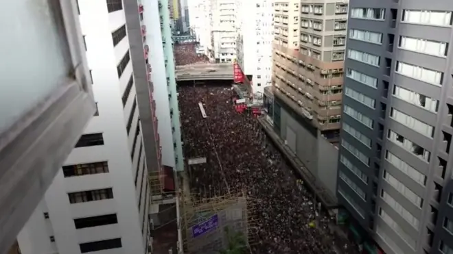 مسيرات للآلاف احتجاجا على تعديل مقترح لقانون تسليم المطلوبين في هونغ كونغ