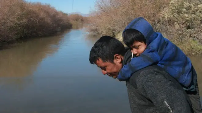 A migrant family, ready to cross the Rio Grande