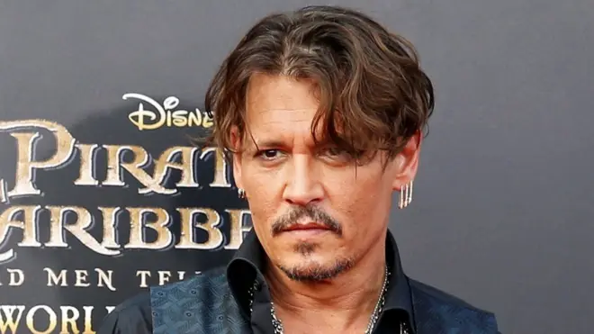 يلعب النجم جوني ديب دور البطولة في فيلم "قراصنة الكاريبي: الرجال الأموات لا يروون حكايات"