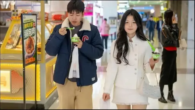 Dhalinyarada ayaa isticmaala lacag yar