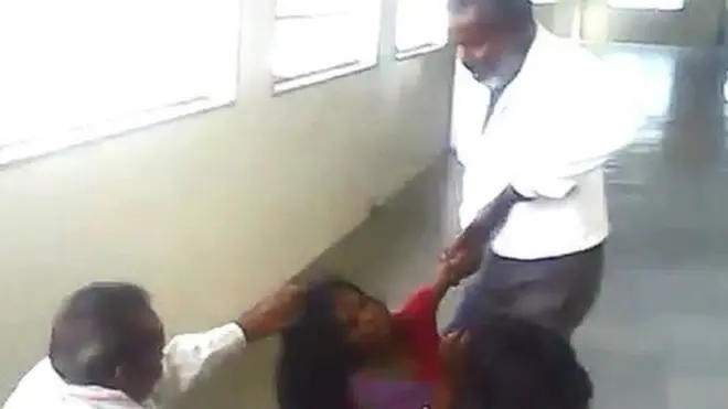 तंत्र मंत्र के नाम पर सरकारी अस्पताल में मारपीट कर इलाज