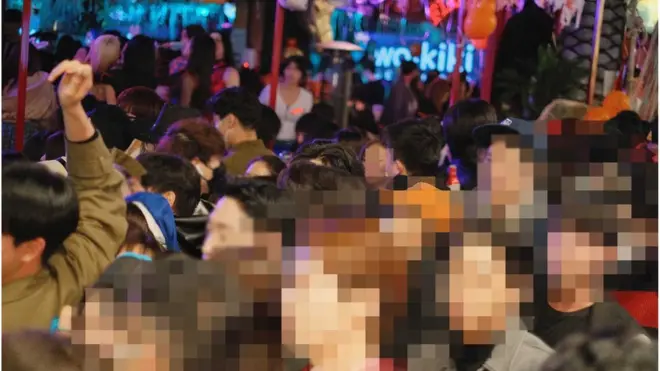 압사사고 발생 하루 전인 28일 밤부터 29일 새벽 사이 사진작가 구기섭 씨가 촬영한 사고 지점 일대의 모습