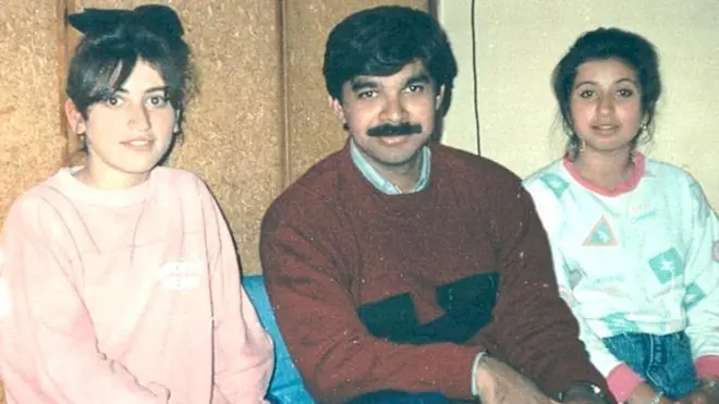 కాబుల్ పెయింటర్ స్నేహితుని పిల్లలు తరానా, నగ్మాలతో జాహిద్ ఖాన్