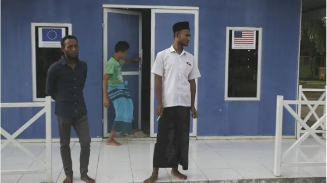 Puluhan pengungsi etnik Rohingya segera dipindahkan dari berbagai tempat di Aceh ke Medan, Sumatera Utara.
