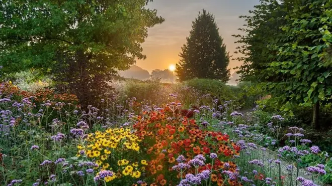 جان گلوور نے مشرقی سسکس میں طلوعِ آفتاب کا یہ منظر کیمرے کی آنکھ میں مقید کر لیا