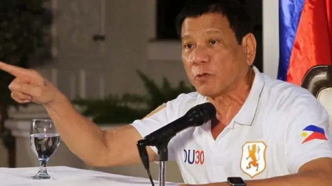 Rais Durtete amewaonya viongozi wafisadi nchini mwake kwamba atawatupa juu ya ndege