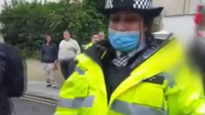 ضابطة في المظاهرة