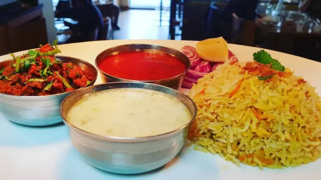 तांबडा पाढरा रस्सा