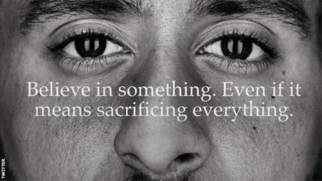 La imagen de Kaepernick, en la campaña de Nike, con el mensaje "Cree en algo, incluso si eso significa sacrificar todo", ha generado división de opiniones en Estados Unidos.