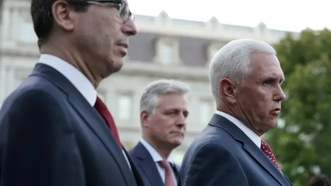 مايك بنس وستيفن منوتشن