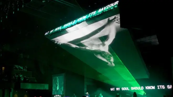 CGI Isus se projektuje tokom nastupa Hilsonga