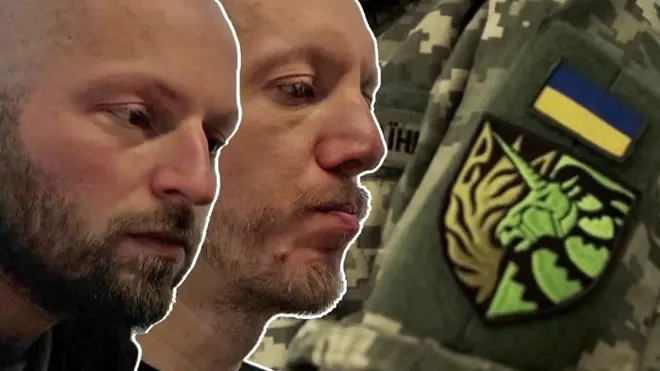 два солдата и нашивка с единорогом