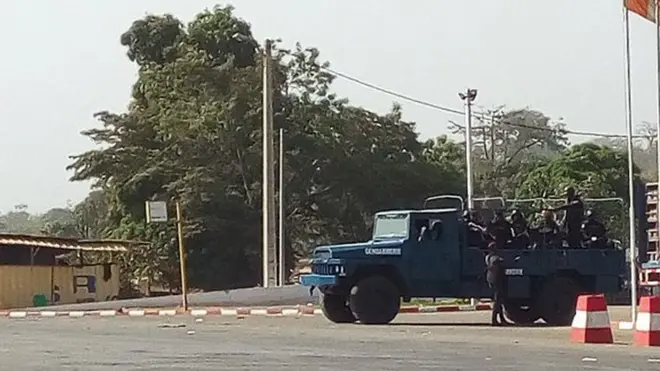 Plutôt dans la journée, plusieurs incidents ont opposé militaires et manifestants qui protestaient contre les agissements des soldats mutins