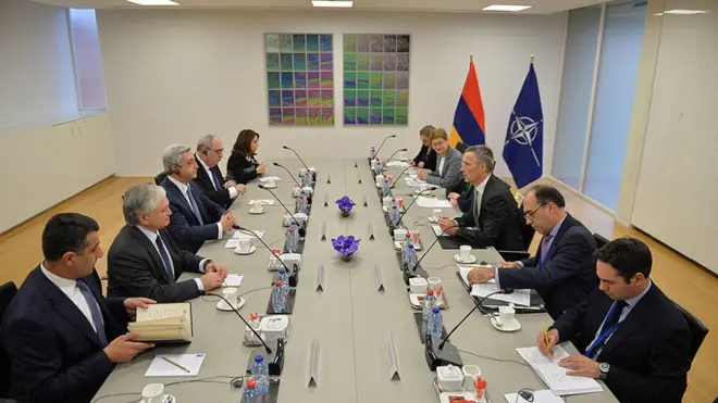 NATO-nun baş katibi Jens Stoltenberg-lə birgə mətbuat konfransında isə Qarabağ münaqişəsindən söz açan Ermənistan prezidenti, münaqişənin aktivləşdiyini bildirib.