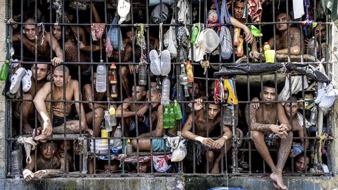 Inmates look out of an overcrowded cell in the Penal Center of Quezaltepeque, El Salvador. 9 November, 2018