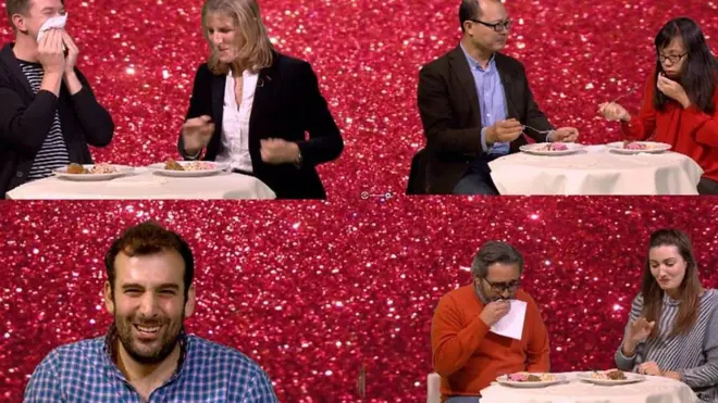 Журналисты пробуют новогодние блюда