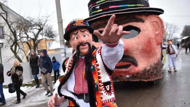 Маланка - це щорічне святково-театралізоване дійство, яке проходить у буковинському містечку Вашківцях 13-14 січня на старий Новий рік. На фото - свято 2018 року