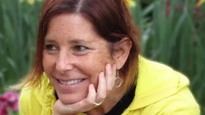 دغه مېرمن د ماشومانو لپاره د کتابونو په لیکلو شهرت لري، د خپلې کورنۍ او خصوصي ژوند په اړه یې هم لیکنې کړې دي.