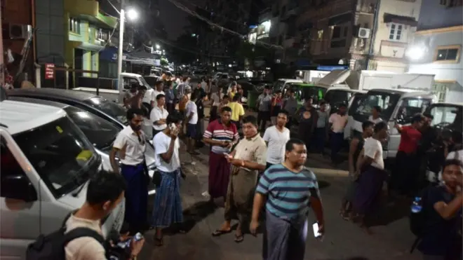 မင်္ဂလာတောင်ညွန့်မှာ မျိုးချစ်အာင်အားစု ဆိုသူတွေနဲ့ ရပ်ကွက်သားတွေအကြား ရုန်းရင်းဆန်ခတ် ဖြစ်ခဲ့