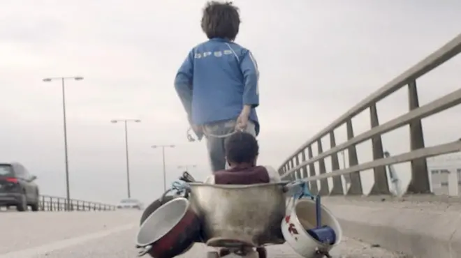 كفر ناحوم فيلم لبناني للمخرجة نادين لبكى يشارك في سباق ترشيحات جوائز الأوسكار كأفضل فيلم أجنبي بعد نجاحه في حصد العديد من الجوائز العالمية والمحلية.