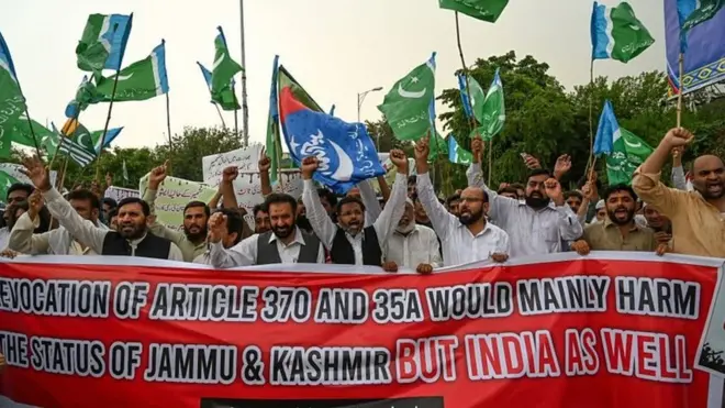 تنش ها پس از لغو امتیازات ویژه کشمیر در اوت ۲۰۱۹ توسط هند افزایش یافت