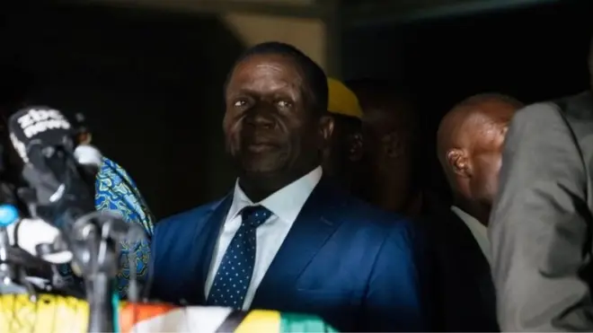 ايمرسون منانغاجوا مخاطبا مؤيديه في مقر الحزب الزانوى فى زيمبابوى فى هرارى يوم 22 نوفمبر 2017