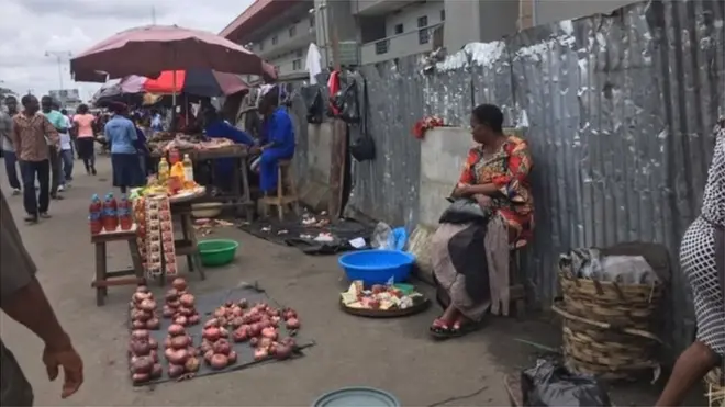 Street traders display dia market even as dem dey check weda tax force dey come