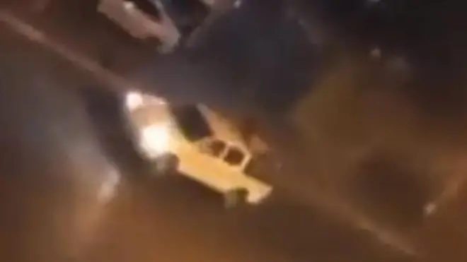 طاردت الشاحنة الناس على طول الطريق حيث سمع دوي طلقات نارية