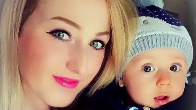 سارہ کہتی ہیں 'جب میں دودھ پلاتی تو وہ بہت چڑچڑے پن کا مظاہرہ کرتا اور مجھے مارنے لگتا'