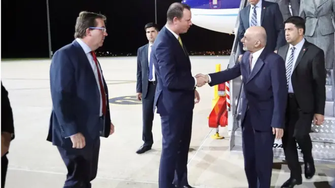 آقای غنی دیروز، یکشنبه ۱۳ حمل/ فروردین وارد استرالیا شد