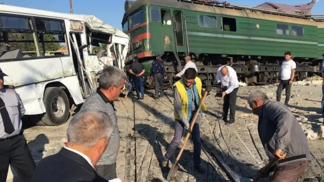 BNA ADY Bakıda avtobusla qatar toqquşub Dübəndi Neft Emalı Zavodu