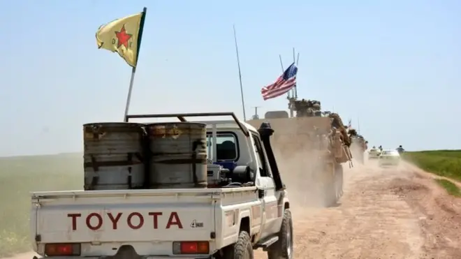 ABD askerleri ve YPG'liler, Türkiye-Suriye sınırı yakınında birlikte devriye geziyor