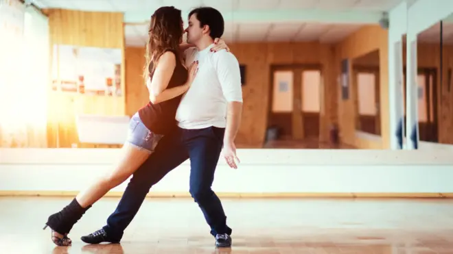 Танцующая пара