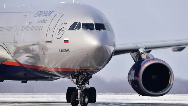 После посадки самолета мужчину сняли с рейса и передали полиции