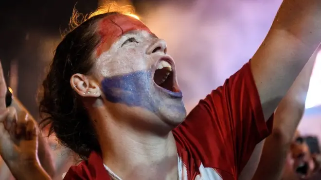 Фудбалска еуфорија у Хрватској покрила је сва друга друштвена питања