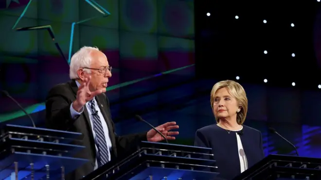 "Секретарь Клинтон выиграла номинацию от демократов и я поздравляю её с этим", - заявил проигравший социалист Сандерс